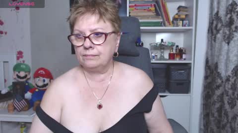 Snapshot of sexylynette4u chatting on October 26, 11:05 am sexylynette4u online show from October 26, 11:05 am