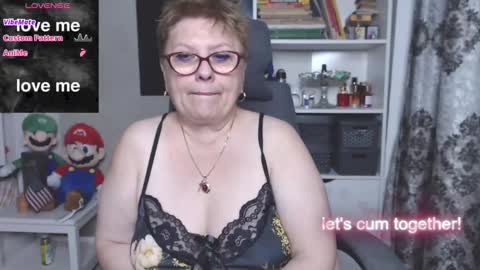 Snapshot of sexylynette4u chatting on October 27, 10:41 am sexylynette4u online show from October 27, 10:41 am