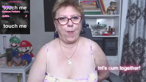 Snapshot of sexylynette4u chatting on November 10, 9:41 am sexylynette4u online show from November 10, 9:41 am