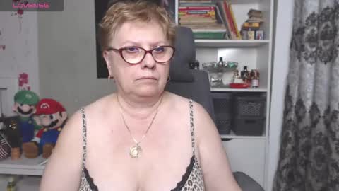 Snapshot of sexylynette4u chatting on November 27, 10:17 am sexylynette4u online show from November 27, 10:17 am