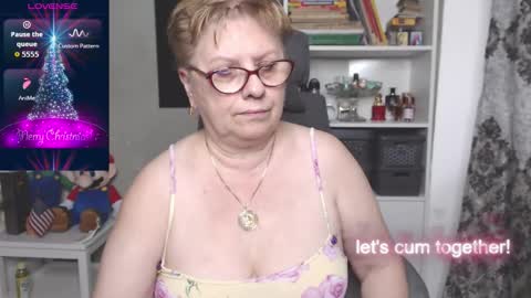 Snapshot of sexylynette4u chatting on December 15, 9:46 am sexylynette4u online show from December 15, 9:46 am