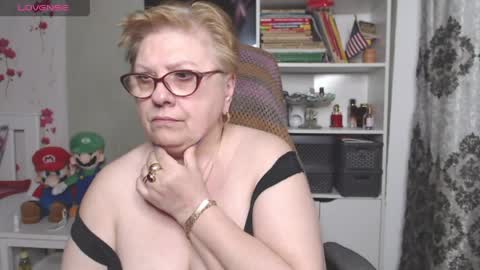 Snapshot of sexylynette4u chatting on May 1, 9:58 am sexylynette4u online show from May 1, 9:58 am