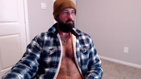 Snapshot of sexymanmk26 chatting on December 21, 1:32 pm lets go private im ready to play pvt cum online show from December 21, 1:32 pm