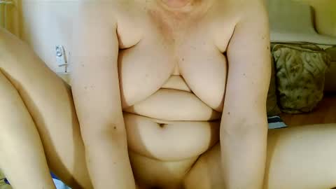 Snapshot of sexymayagold chatting on July 7, 7:23 am Squirty Maya Gold online show from July 7, 7:23 am