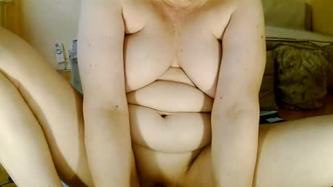 Snapshot of sexymayagold chatting on July 8, 5:34 am Squirty Maya Gold online show from July 8, 5:34 am