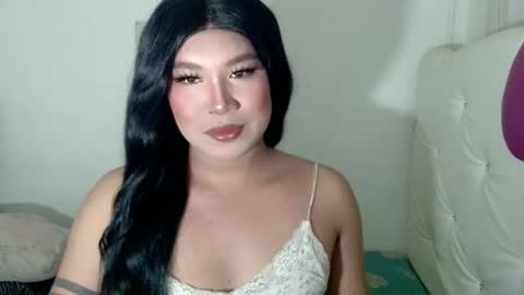 Snapshot of sexymika_xoxo chatting on November 5, 4:51 pm Mika online show from November 5, 4:51 pm