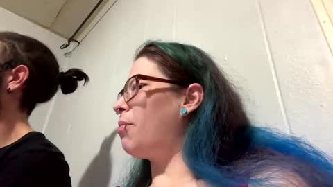 Snapshot of sexymilf42088 chatting on December 13, 5:16 am sexymilf42088 online show from December 13, 5:16 am