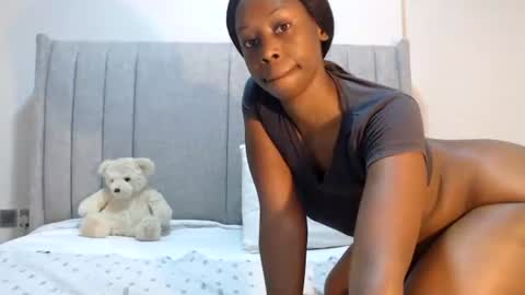 Snapshot of sexymonalisa1 chatting on June 21, 6:16 am sexymonalisa1 online show from June 21, 6:16 am