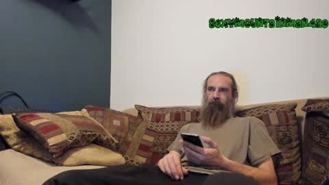 Snapshot of sexymountainman420 chatting on December 15, 1:24 am Sexymountainman420 online show from December 15, 1:24 am