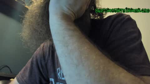 Snapshot of sexymountainman420 chatting on December 21, 9:15 pm Sexymountainman420 online show from December 21, 9:15 pm