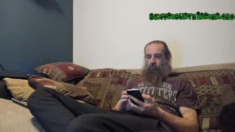 Snapshot of sexymountainman420 chatting on December 22, 4:28 am Sexymountainman420 online show from December 22, 4:28 am