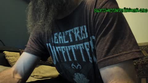 Snapshot of sexymountainman420 chatting on December 23, 4:12 am Sexymountainman420 online show from December 23, 4:12 am