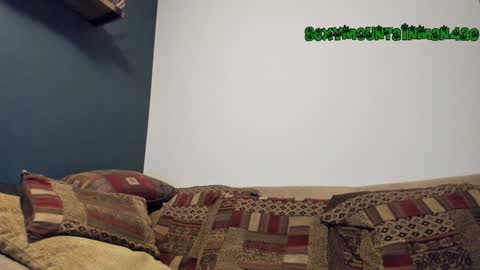 Snapshot of sexymountainman420 chatting on December 25, 3:40 am Sexymountainman420 online show from December 25, 3:40 am