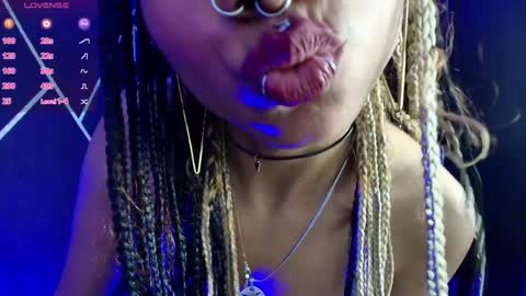 Snapshot of sexynaf chatting on December 17, 1:18 am N A F online show from December 17, 1:18 am