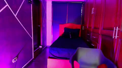 Snapshot of sexynaf chatting on February 27, 7:26 pm N A F online show from February 27, 7:26 pm