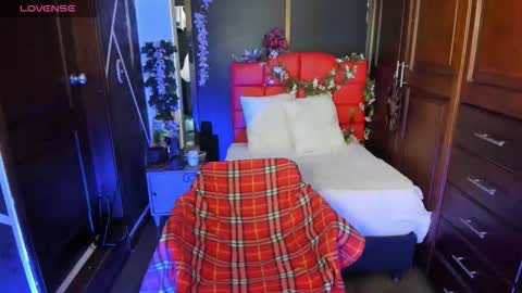 N A F online show from December 1, 6:57 pm