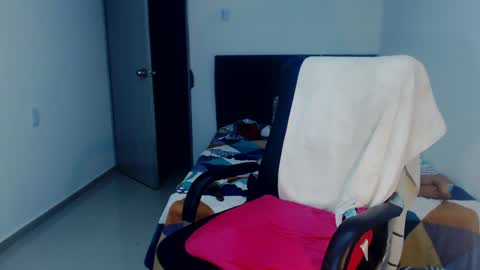 Snapshot of sexynatalia25 chatting on December 10, 6:01 am Natalia Duran online show from December 10, 6:01 am