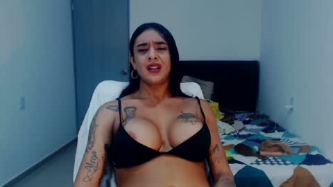 Snapshot of sexynatalia25 chatting on December 19, 12:34 am Natalia Duran online show from December 19, 12:34 am