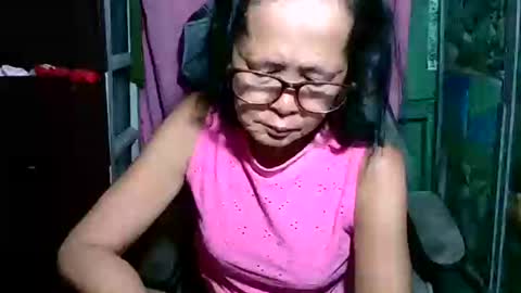 Snapshot of sexyoldangel chatting on December 4, 7:50 am sexyoldangel online show from December 4, 7:50 am