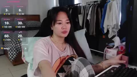 sexypenguin13 online show from January 14, 8:20 am