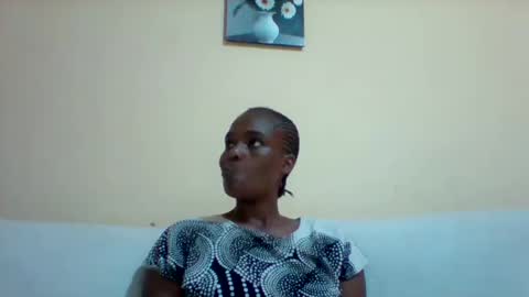 Snapshot of sexyqueen3457132 chatting on January 14, 8:41 am DOVY ACHIENG online show from January 14, 8:41 am