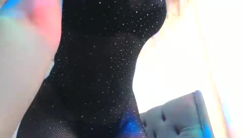 Venus Independent Model online show from September 17, 6:09 pm