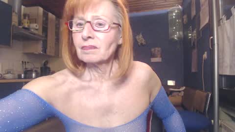 Snapshot of sexysilvie3112 chatting on January 21, 3:10 pm Silvie online show from January 21, 3:10 pm