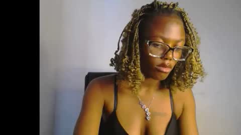 Snapshot of sexyslim_ebony chatting on February 16, 2:46 pm Darkskinned Rae online show from February 16, 2:46 pm