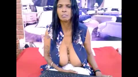 sexyva4u2luv online show from April 13, 5:57 am