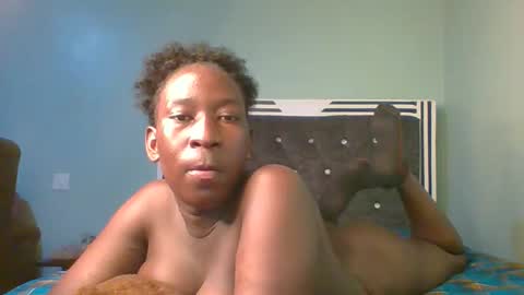 VIVIAN online show from November 6, 7:09 am