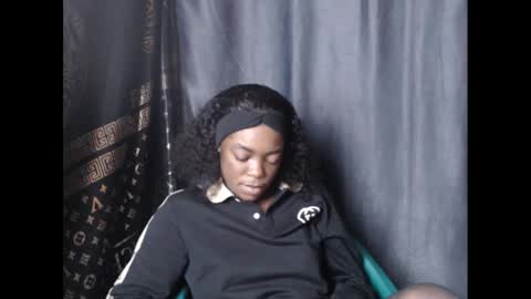 Snapshot of sexyxbunnyxx chatting on December 2, 9:35 am Blue online show from December 2, 9:35 am