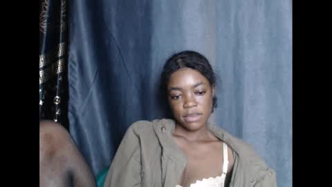 Snapshot of sexyxbunnyxx chatting on December 7, 10:45 am Blue online show from December 7, 10:45 am