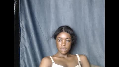 Snapshot of sexyxbunnyxx chatting on December 7, 5:20 pm Blue online show from December 7, 5:20 pm