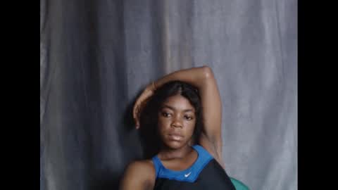 Snapshot of sexyxbunnyxx chatting on December 8, 12:41 pm Blue online show from December 8, 12:41 pm