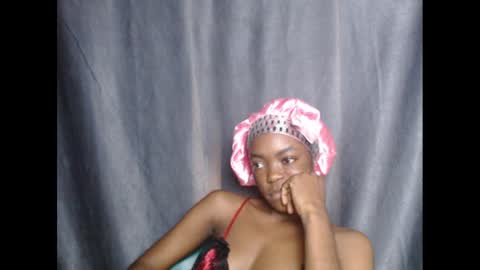 Snapshot of sexyxbunnyxx chatting on December 9, 10:22 am Blue online show from December 9, 10:22 am