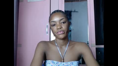 Snapshot of sexyxbunnyxx chatting on January 16, 11:37 pm Blue online show from January 16, 11:37 pm