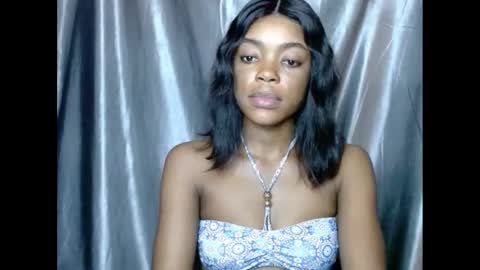 Snapshot of sexyxbunnyxx chatting on February 17, 7:21 pm Blue online show from February 17, 7:21 pm