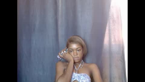 Snapshot of sexyxbunnyxx chatting on February 24, 5:09 pm Blue online show from February 24, 5:09 pm