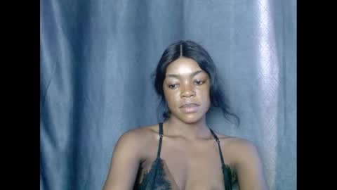 Snapshot of sexyxbunnyxx chatting on February 25, 12:03 pm Blue online show from February 25, 12:03 pm