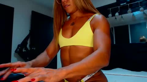 Snapshot of sexyycutedoll chatting on January 10, 12:49 am sexyycutedoll online show from January 10, 12:49 am