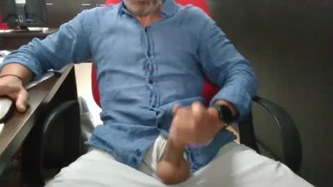 Snapshot of sexzob_81 chatting on June 5, 2:45 pm sexzob_81 online show from June 5, 2:45 pm