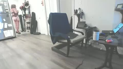 CD    Jeanne online show from December 17, 8:42 am