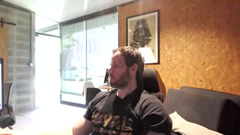 shad0w_hunter online show from December 17, 2:01 pm