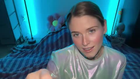 Snapshot of shadebabe chatting on November 16, 8:42 am shadebabe online show from November 16, 8:42 am