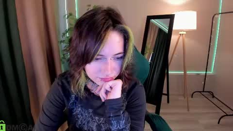 Snapshot of shadow_bellee chatting on July 4, 10:10 am Bella online show from July 4, 10:10 am