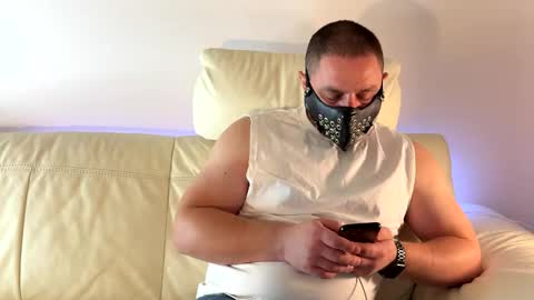 Snapshot of shadowmaster_xx chatting on October 4, 8:51 pm Tony online show from October 4, 8:51 pm