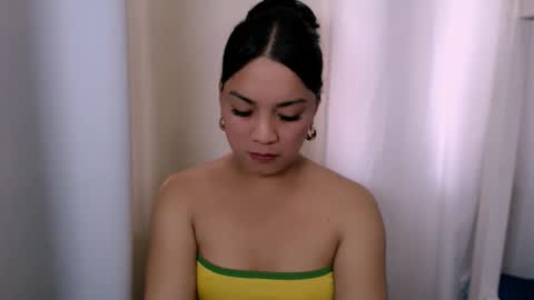 Snapshot of shadowseductress chatting on March 1, 4:36 am shadowseductress online show from March 1, 4:36 am