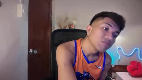 shake_raytow34 online show from June 1, 7:32 am