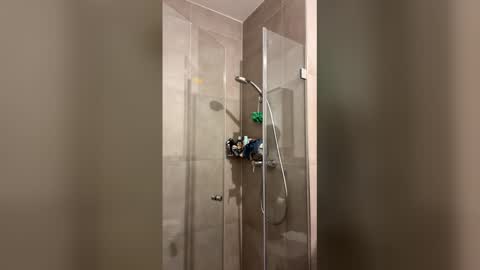 shakespear_ online show from April 23, 12:26 pm