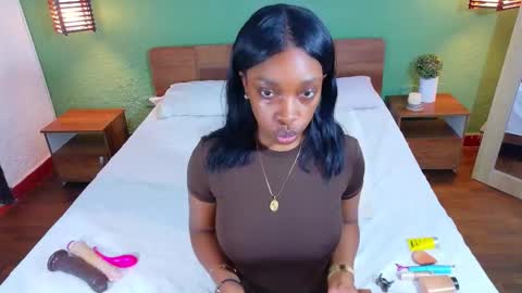 Catalina online show from December 20, 6:37 pm